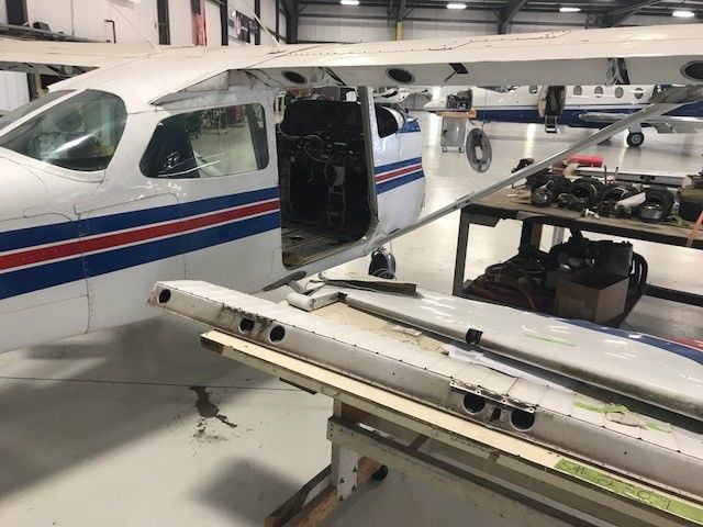 disassembled 1982 Cessna Skyhawk aircraft