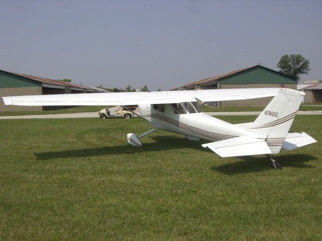 newer paint 1967 Cessna 150G aircraft