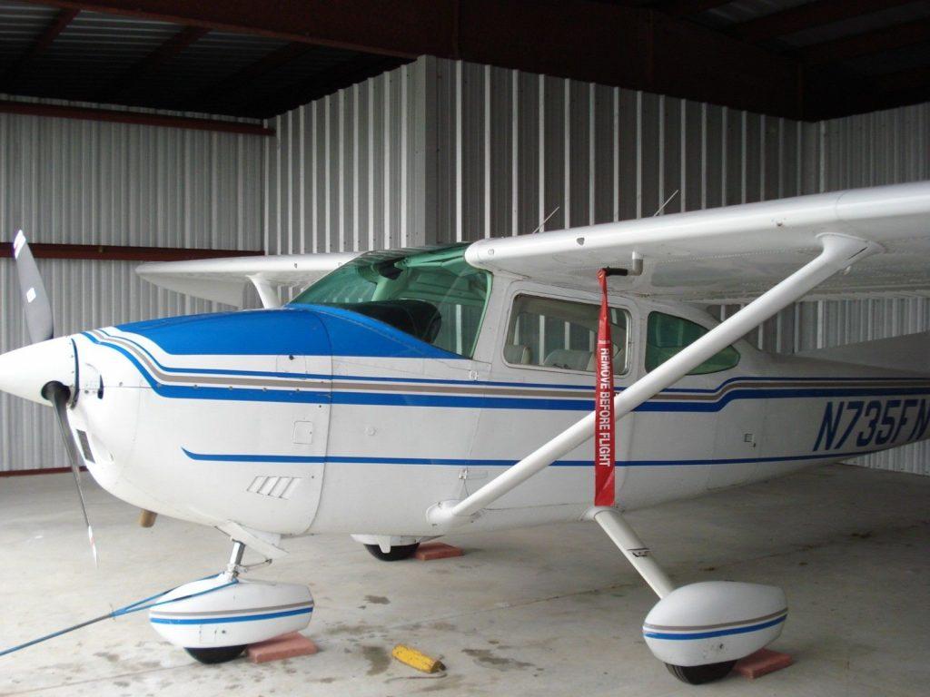 hangared 1977 Cessna 182Q aircraft