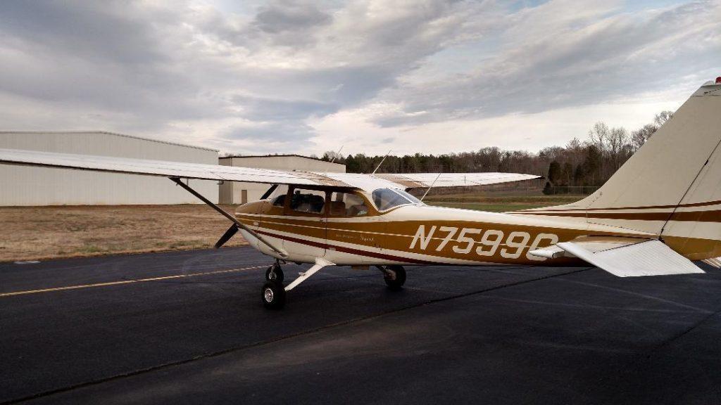 hangared 1970 Cessna 172 L Aircraft