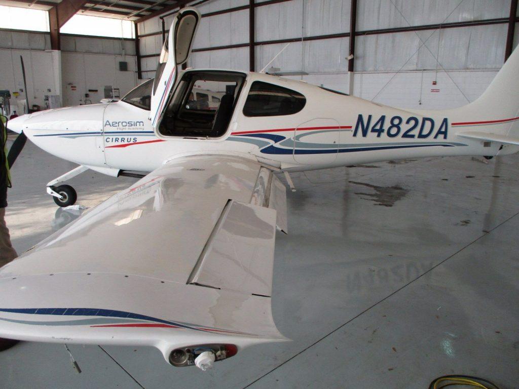 lightly damaged 2007 Cirrus SR 20 G2 aircraft