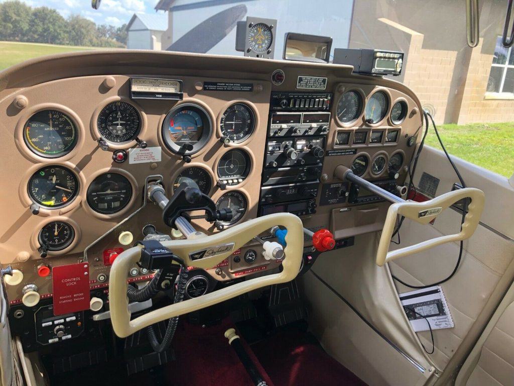 mint 1964 Cessna C172e aircraft