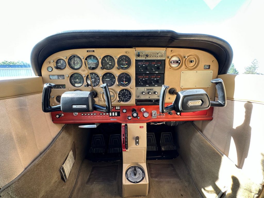 1976 Cessna 172N Superhawk Project aircraft [extra parts]